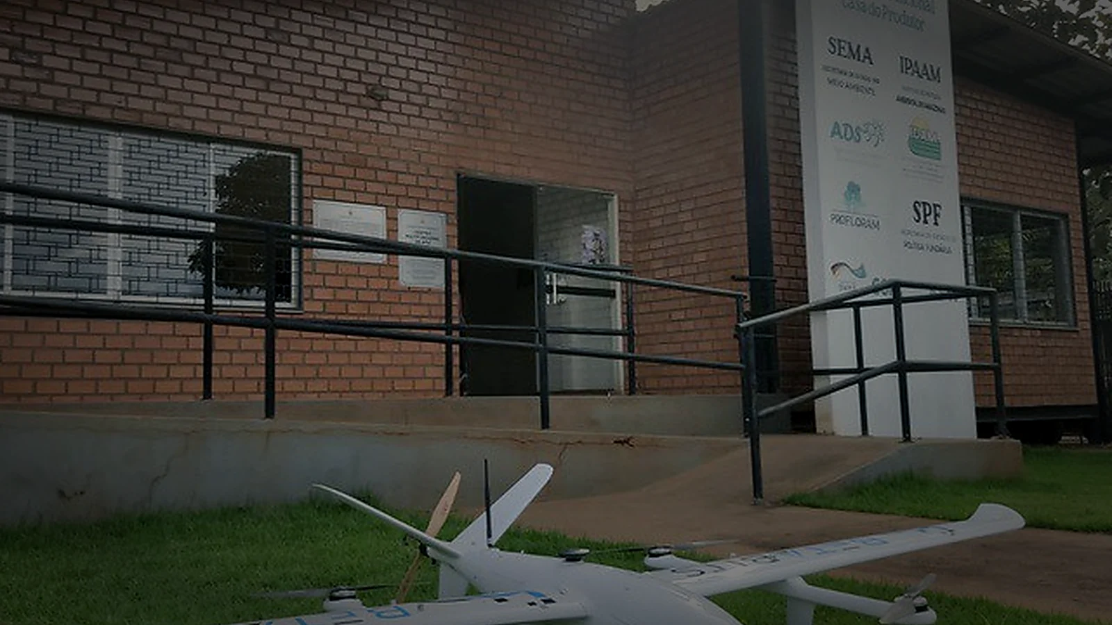 Drone VTOL BETABITS em operação institucional ambiental